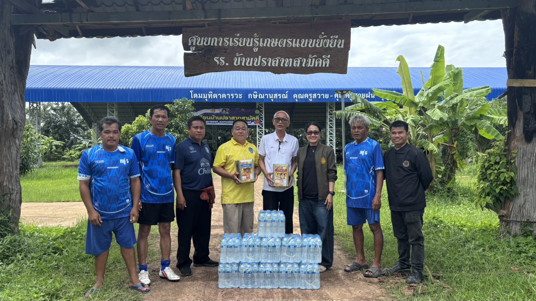 title - ส.ป.ก.บุรีรัมย์ ระดมกำลังลงพื้นที่ช่วยเหลือผู้ประสบอุทกภัย ต.ละเวี้ย อ.ประโคนชัย หลังมวลน้ำทะลักท่วมบ้านเรือน ถนนขาด และพื้นที่เกษตรเสียหายบุรีรัมย์